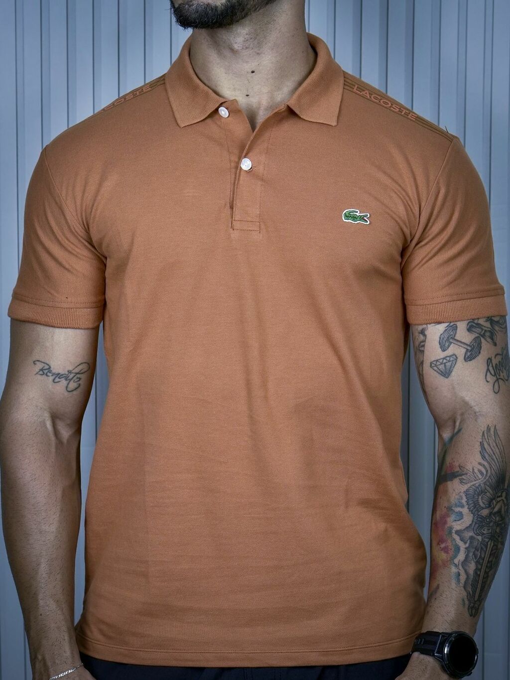 5a86e517-5c0c-4cce-8e5b-ca818f4ffc4c-a8a071ceec788c748d17458472677474-1024-1024 Polo Lacoste Exclusiva Marrom P - Imagem 1